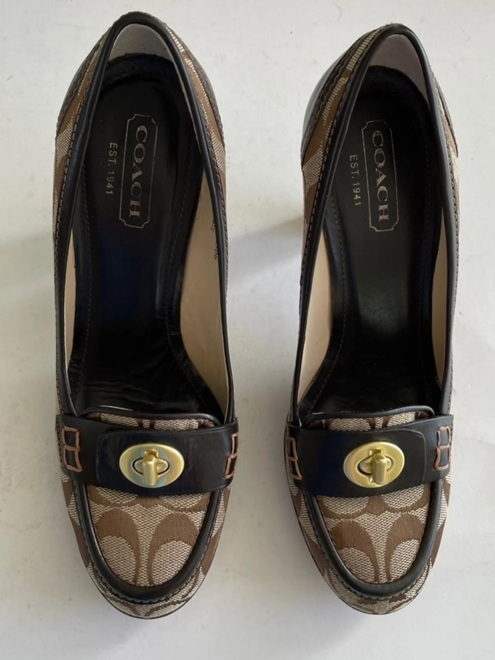 NWT Coach Brown Signature Canvas Pumps with Gold Turnlock Accent Sz 11
